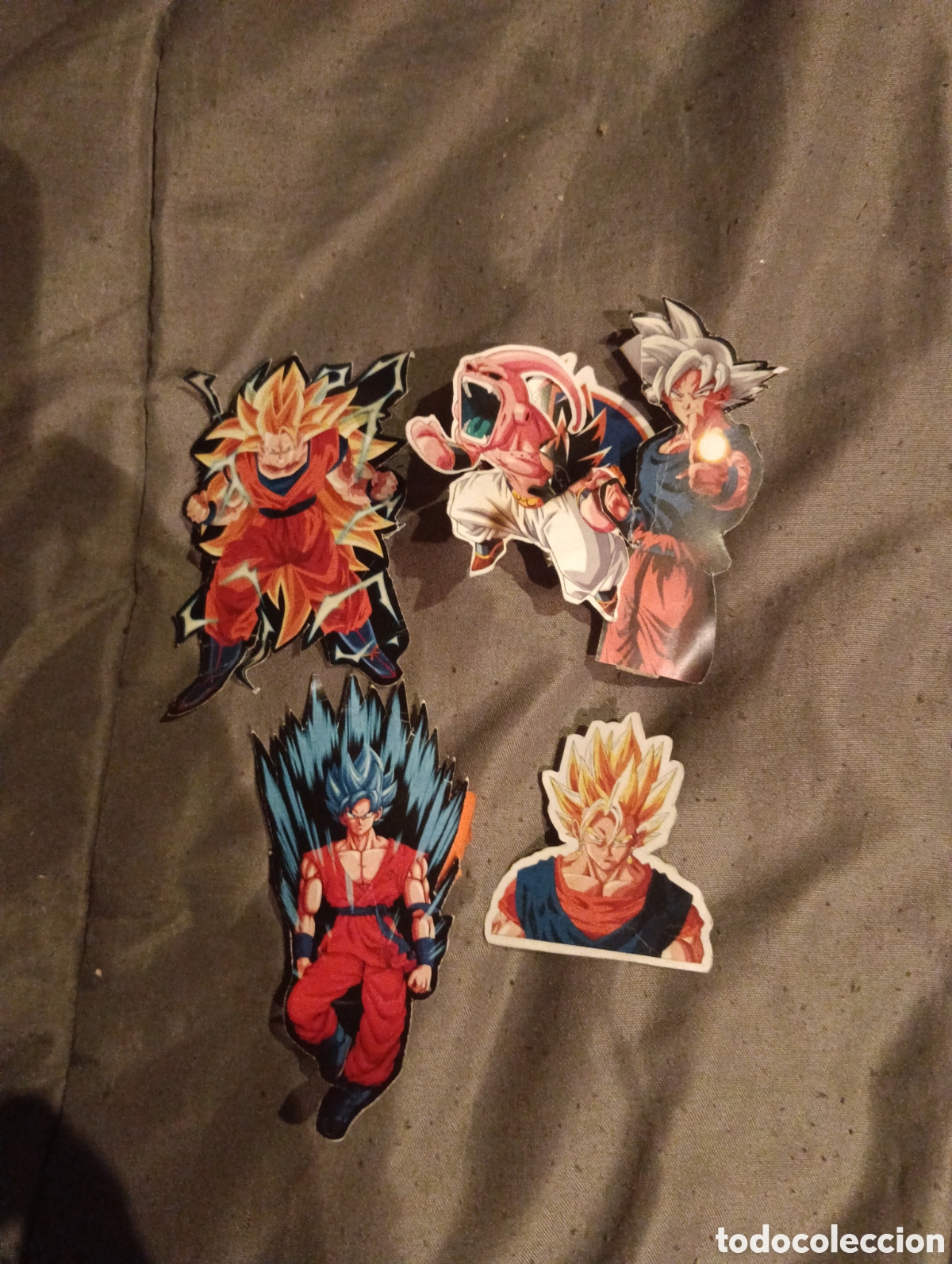 Coleccionismo Cromos troquelados antiguos: 4 pegatinas troqueladas + 2 de regalo