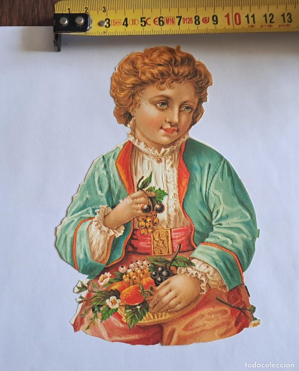 Coleccionismo Cromos troquelados antiguos: cromo troquelado, formato grande, joven con flores y frutas.