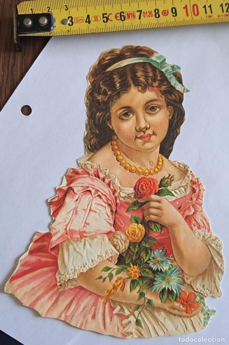 Coleccionismo Cromos troquelados antiguos: cromo troquelado, formato grande, jovencita con flores.