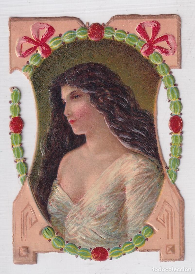 Coleccionismo Cromos troquelados antiguos: Precioso cromo troquelado con relieve. Mujer. 8,50 x 6 cm