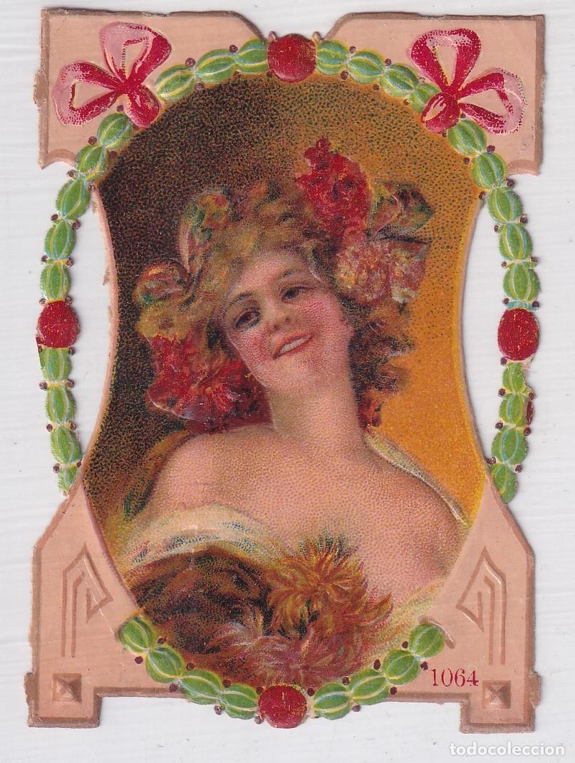 Coleccionismo Cromos troquelados antiguos: Precioso cromo troquelado con relieve. Mujer. 8,50 x 6 cm