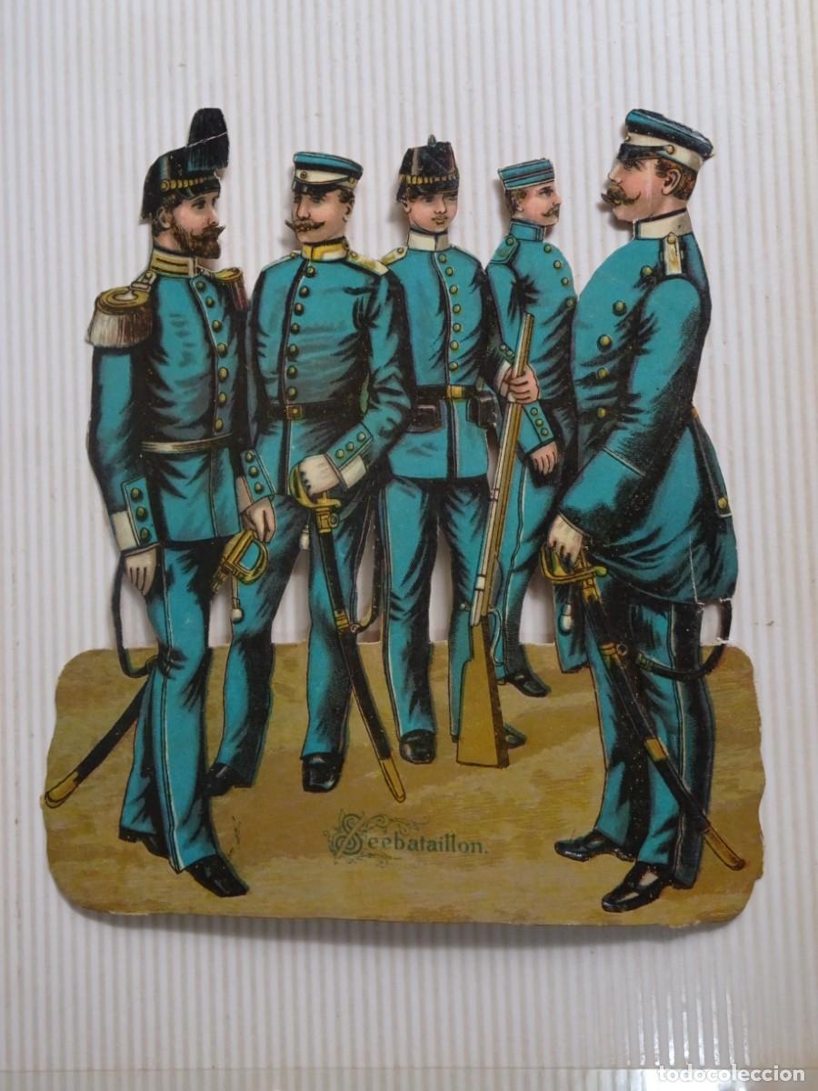 Coleccionismo Cromos troquelados antiguos: ANTIGUO CROMO TROQUELADO, MILITARES UNIFORMES, TAMA&Ntilde;O GRANDE, VER FOTOS