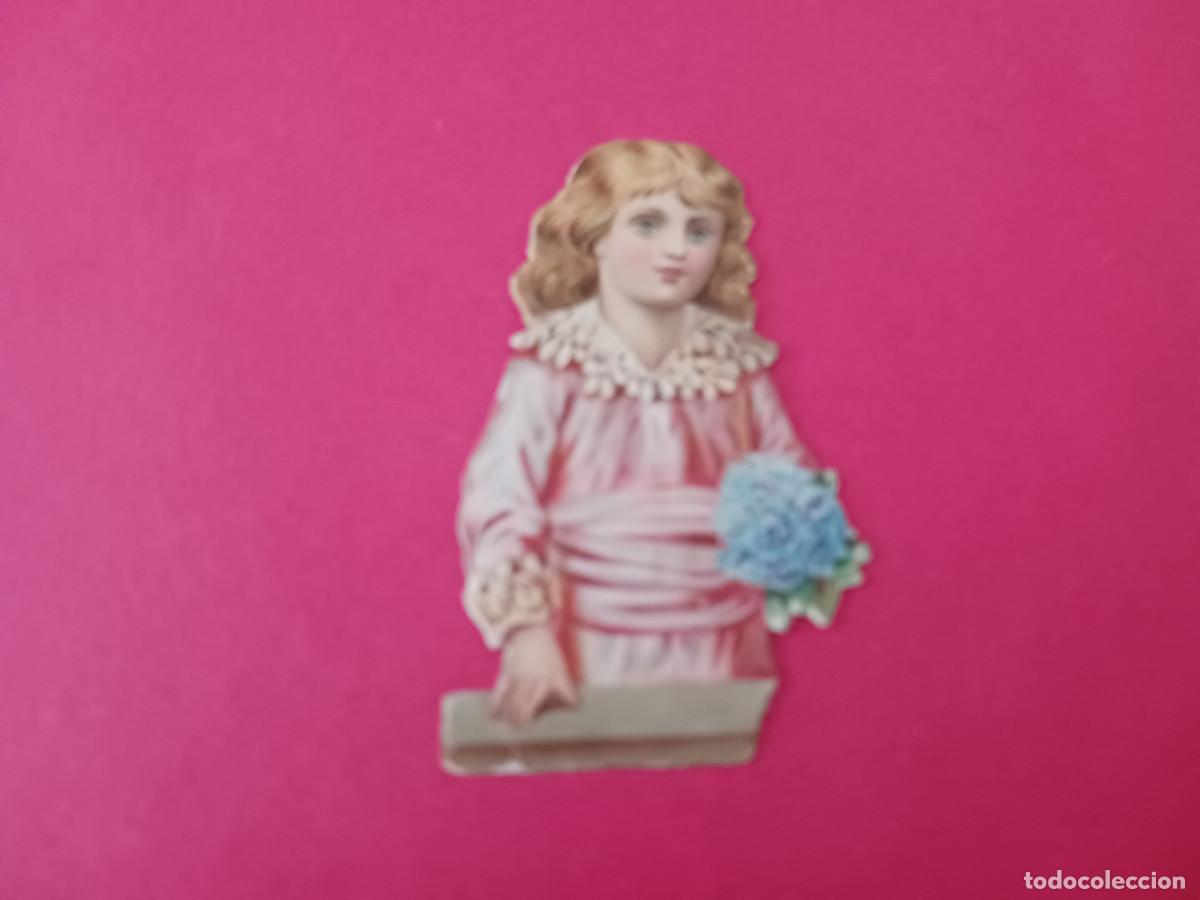 Coleccionismo cromos troquelados antiguos: cromo troquelado, chica con flores, medio cuerpo, sin nombre comercial