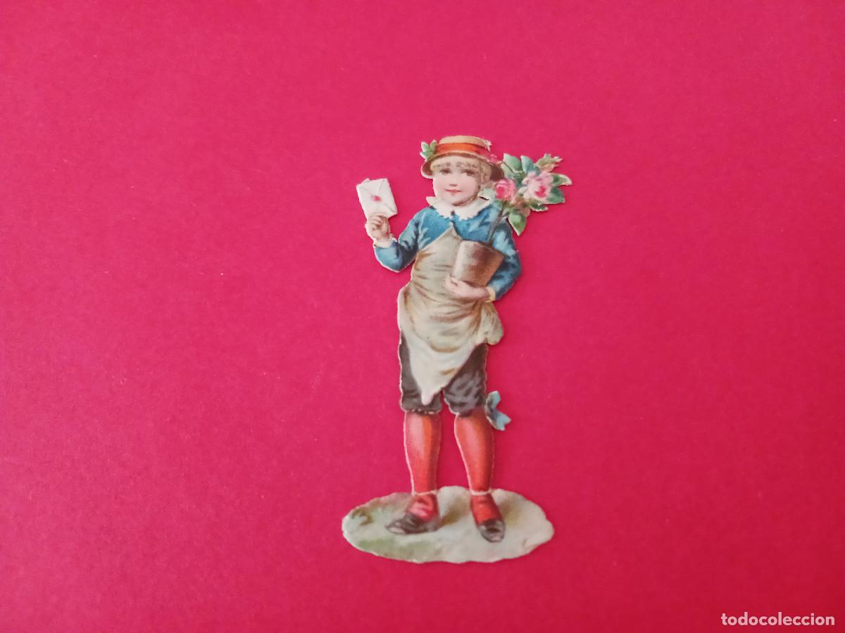 Coleccionismo cromos troquelados antiguos: cromo troquelado, chico con maceta y carta, sin nombre comercial