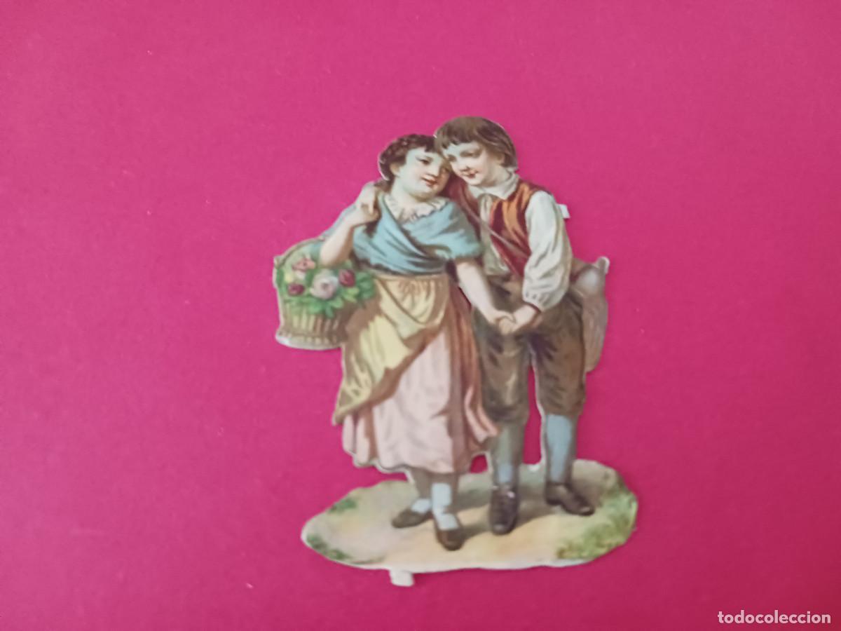 Coleccionismo cromos troquelados antiguos: cromo troquelado, parejita con cesto de flores, sin nombre comercial