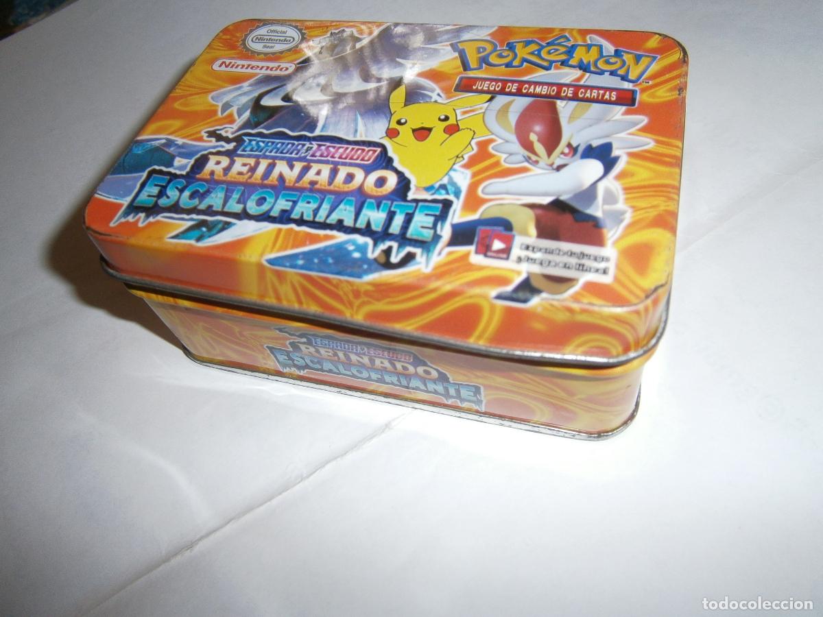 Coleccionismo cromos troquelados antiguos: CAJA DE LATA DE CARTAS CROMOS POKEMON - CG12