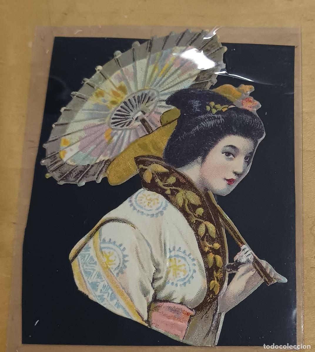 Coleccionismo cromos troquelados antiguos: CROMO ANTIGUO TROQUELADO CON RELIEVE JAPONESA CON SOMBRILLA 7,5X5 CM.
