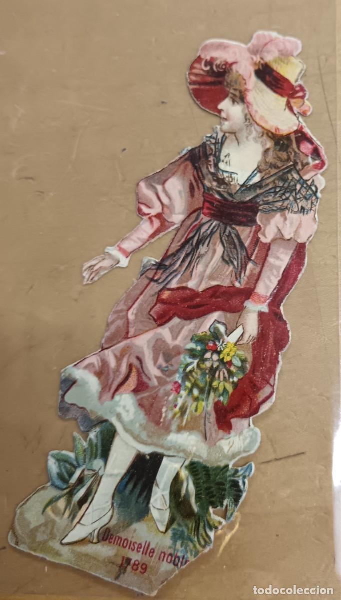 Coleccionismo cromos troquelados antiguos: CROMO TROQUELADO ANTIGUO CON RELIEVE NI&Ntilde;A CON FLORES 11,5 CM. ALTURA