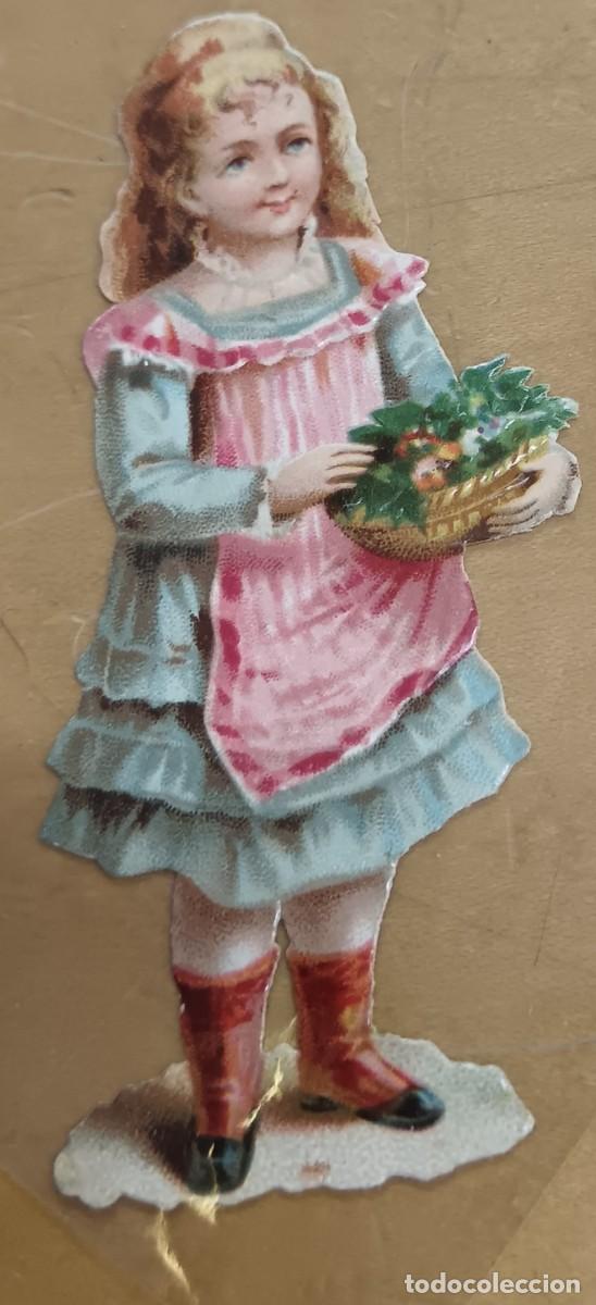 Coleccionismo cromos troquelados antiguos: CROMO TROQUELADO ANTIGUO CON RELIEVE NI&Ntilde;A CON CESTO FLORES 8 CM. ALTURA
