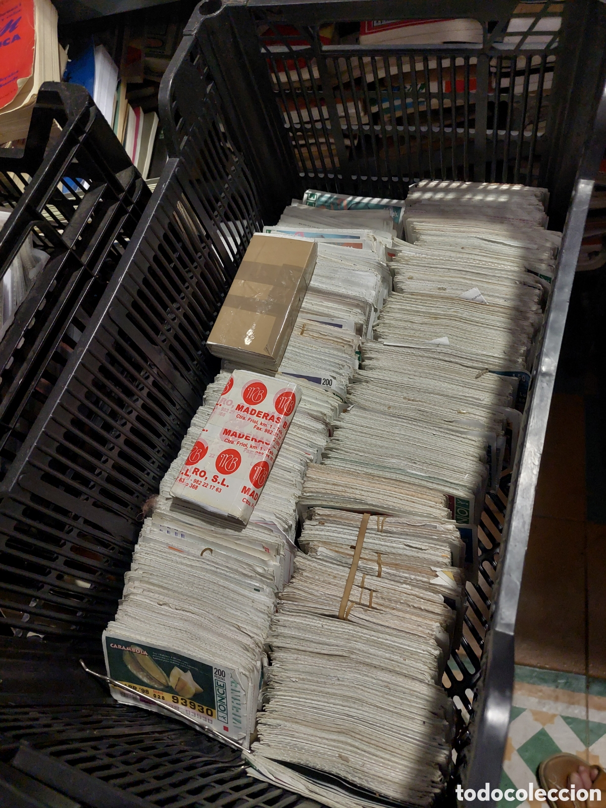 Cupones ONCE: CAJA CON CIENTOS D&Eacute;CIMOS ONCE A&Ntilde;OS 90 VARIADOS