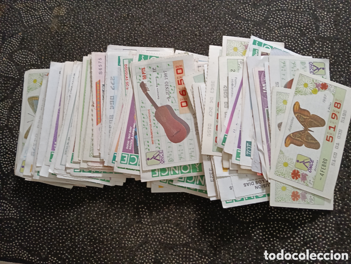 Cupones ONCE: Lote de m&aacute;s de 200 n&uacute;meros de la ONCE, varias &eacute;pocas. c 93