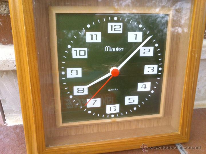 Despertadores antiguos: RELOJ VINTAGE MINUTER BASE DE MADERA - Foto 2