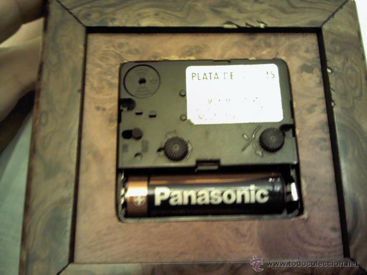 Despertadores antiguos: RELOJ DE PLATA Y MADERA CON CONTRASTE - Foto 3