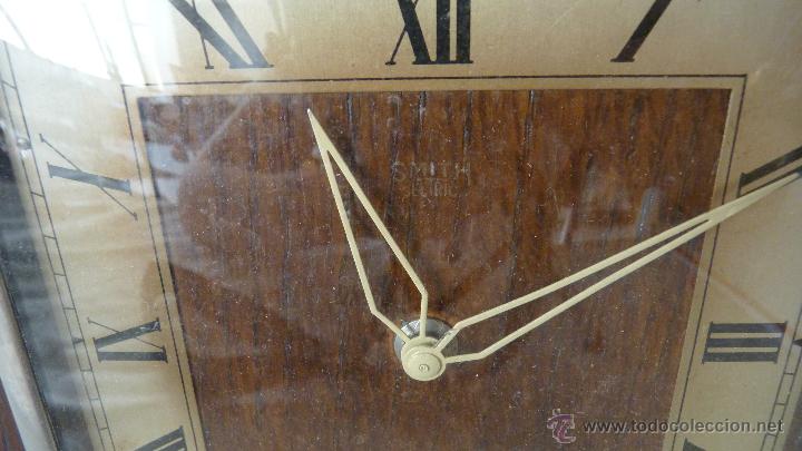 Despertadores antiguos: RELOJ SOBREMESA EL&Eacute;CTRICO MARCA SMITH FUNCIONANDO - Foto 2