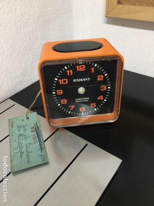Despertadores antiguos: Reloj marca RADIANT de sobremesa - Foto 1