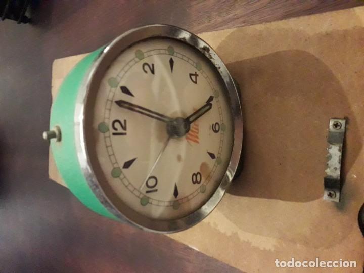 Despertadores antiguos: Reloj despertador Micro verde - Foto 2