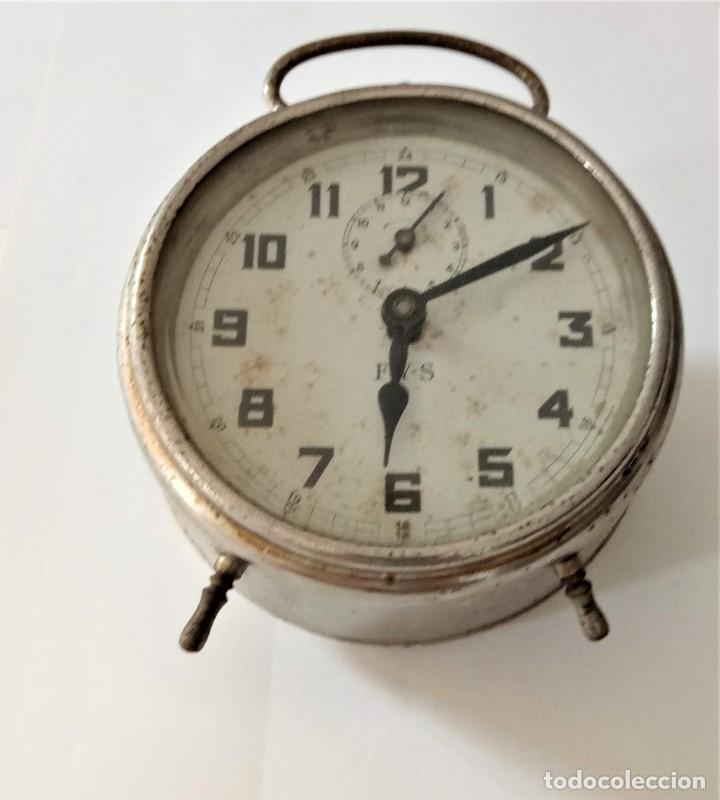 reloj quartz despertador a pilas, con calendari - Compra venta en  todocoleccion