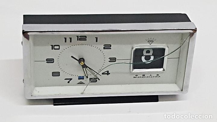Despertadores antiguos: Antiguo Despertador, con Calendario. Cuerda - Foto 1 - 212579773