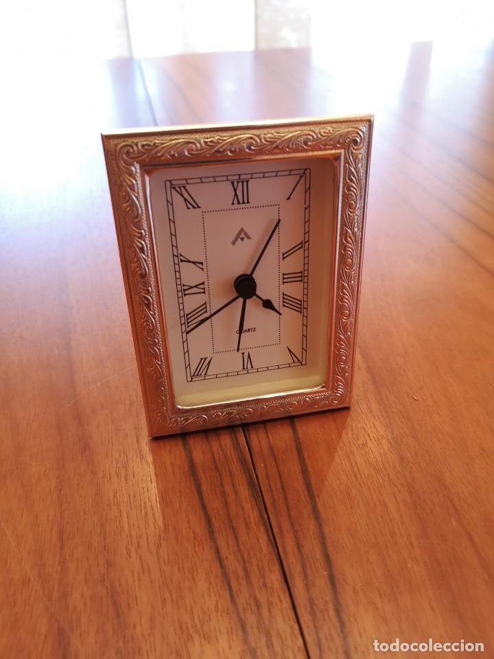 Despertadores antiguos: Reloj despertador de plata - Foto 1