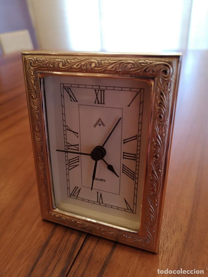 Despertadores antiguos: Reloj despertador de plata - Foto 2