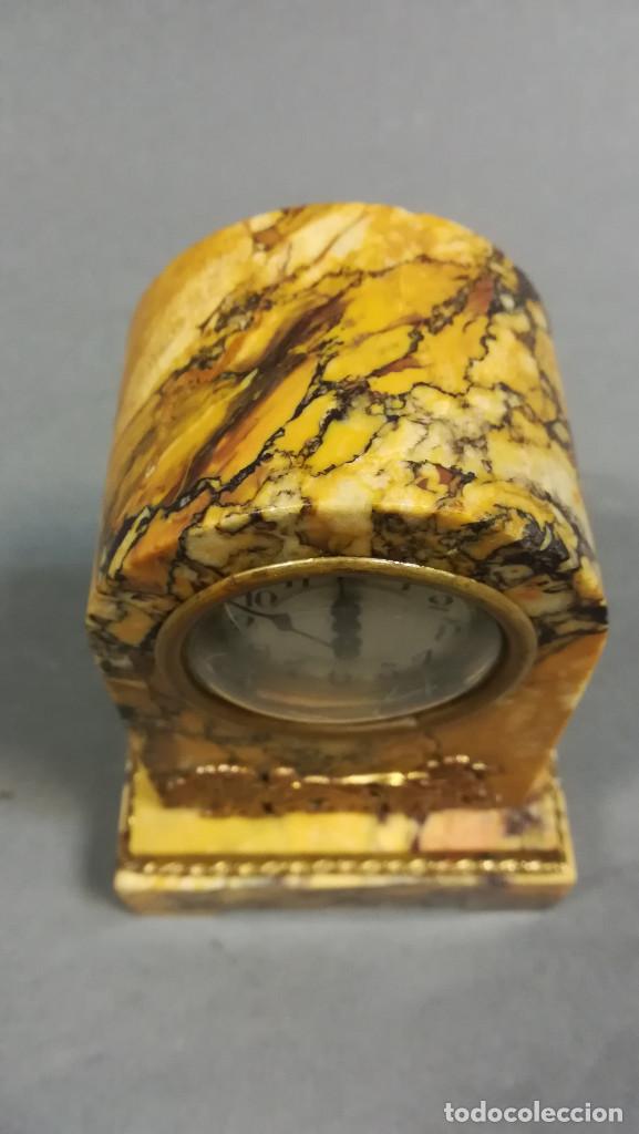 Despertadores antiguos: RELOJ DE CABECERA MARMOL AMARILLO Y LATON SIGLO XIX - Foto 6