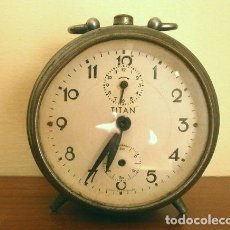 Despertadores antiguos: ANTIGUO RELOJ DESPERTADOR TITAN - FABRICACIÓN ESPAÑOLA (AÑOS 50) CARGA MANUAL - FUNCIONA