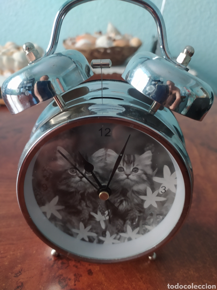 Despertadores antiguos: Reloj de campanas con fondo de gatos - Foto 2