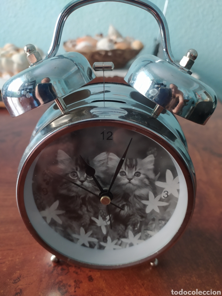 Despertadores antiguos: Reloj de campanas con fondo de gatos - Foto 1