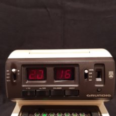 Despertadores antiguos: VINTAGE Y EXCLUSIVO RADIO RELOJ GRUNDIG. Lote 364485426