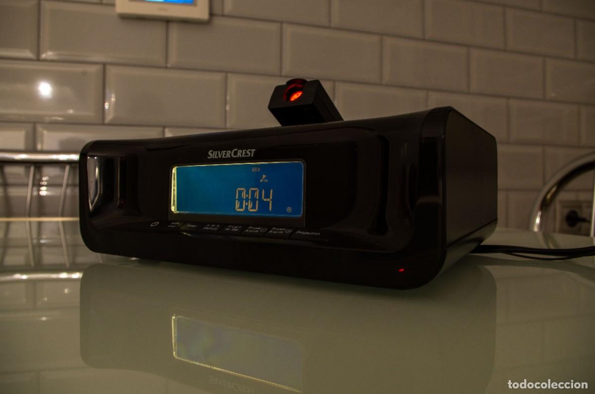 Despertadores antiguos: Radio despertador con proyector SILVERCREST. - Foto 4