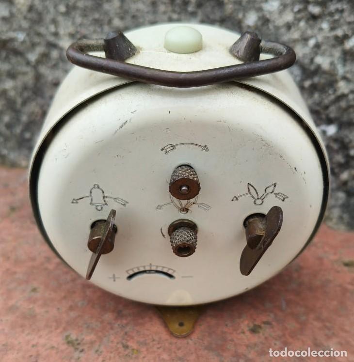 Despertadores antiguos: Reloj Despertador MECANICO JAPY - Foto 3