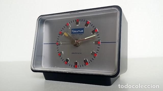 Despertadores antiguos: Reloj despertador Taurus - Foto 1