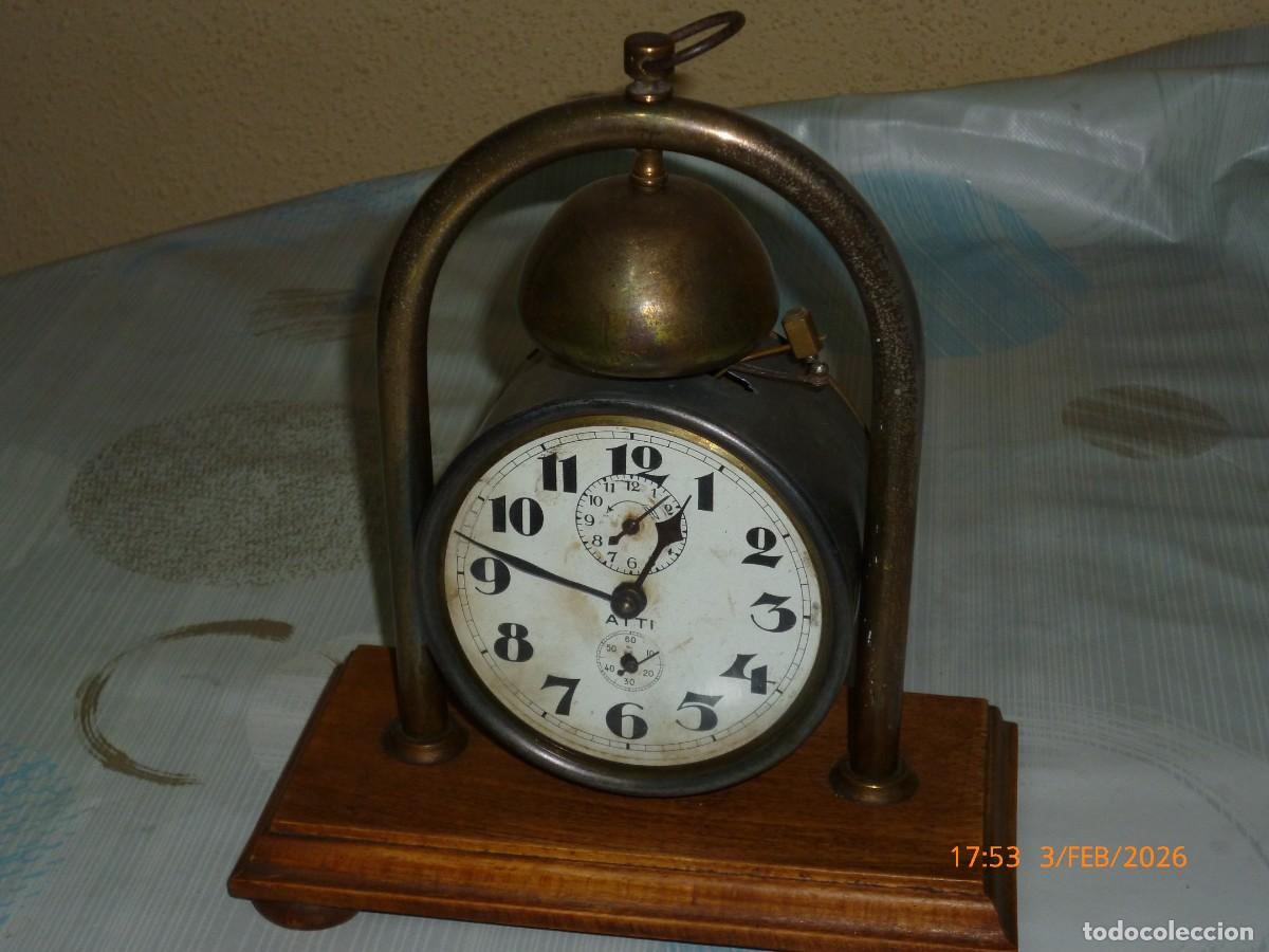 Despertadores antiguos: reloj despertador en peana - Foto 1