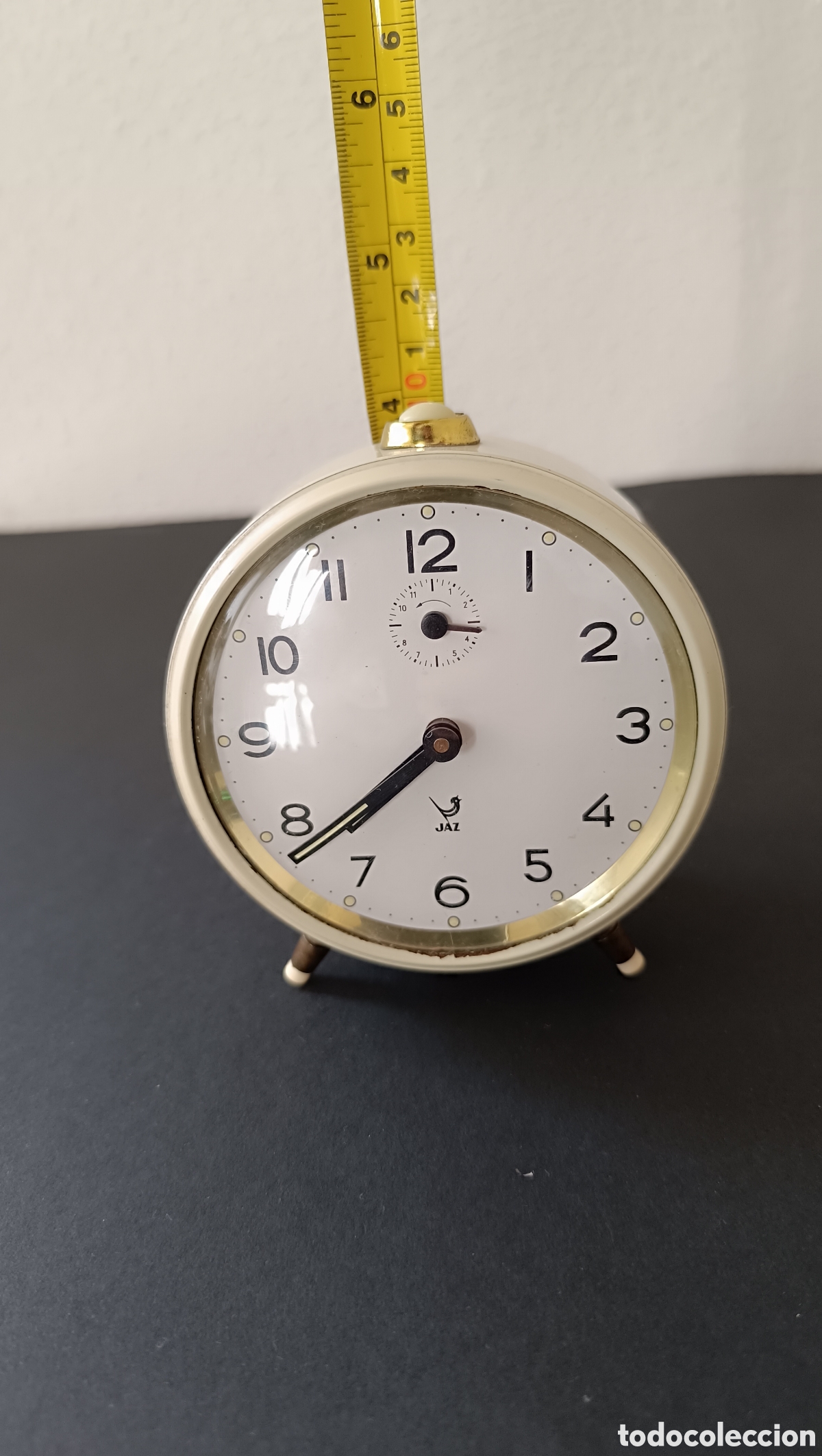 Despertadores antiguos: Reloj despertador de cuerda con dise&ntilde;o cl&aacute;sico
