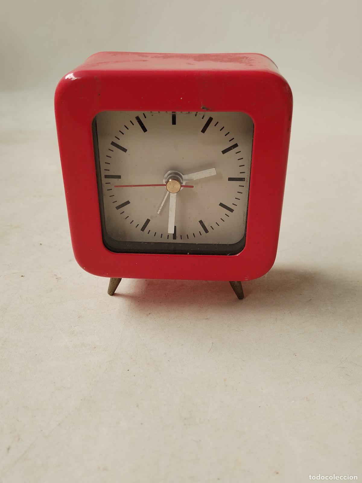 Despertadores antiguos: reloj despertador metalico vintage rojo