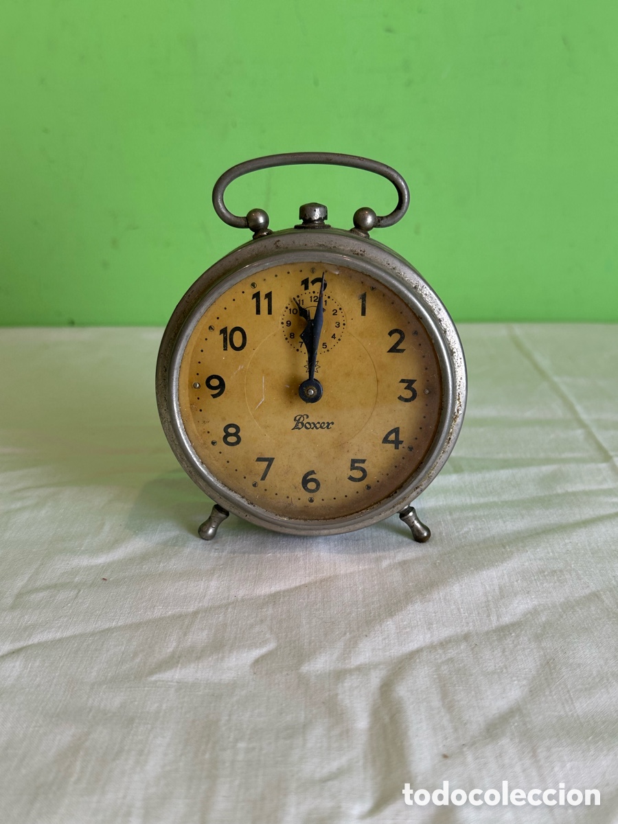 Despertadores antiguos: Antiguo reloj despertador mec&aacute;nico Boxer metal vintage