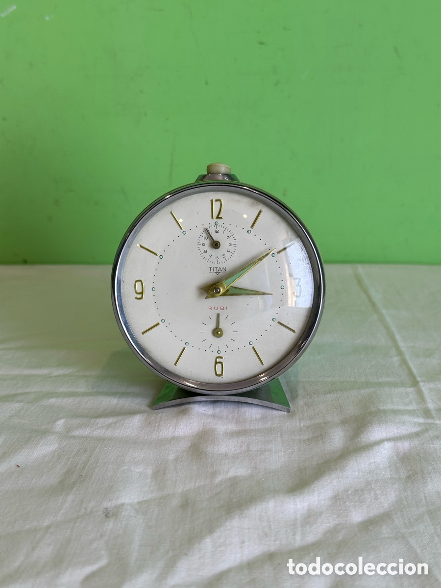 Despertadores antiguos: Antiguo reloj despertador mec&aacute;nico Titan Rubi dise&ntilde;o vintage