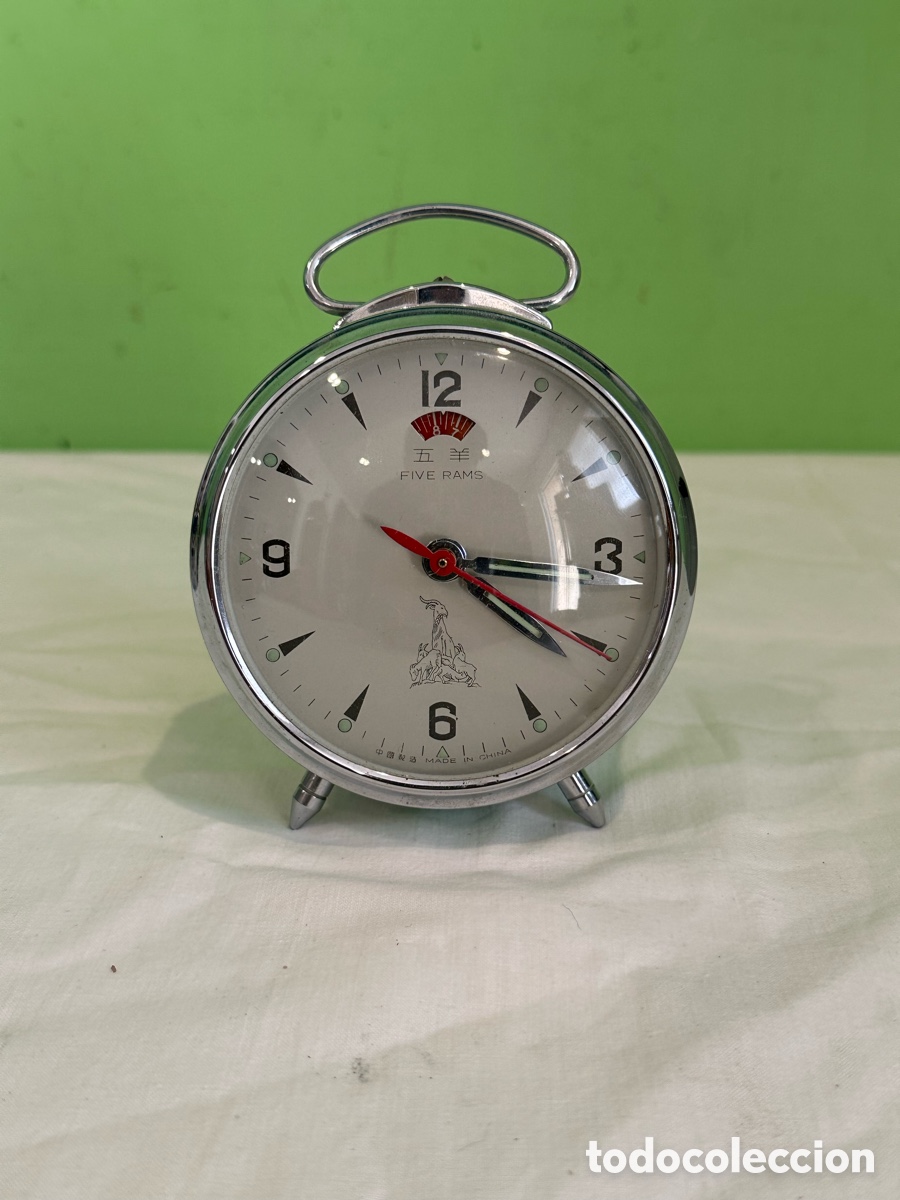 Despertadores antiguos: Reloj despertador Five Rams met&aacute;lico vintage funcionando