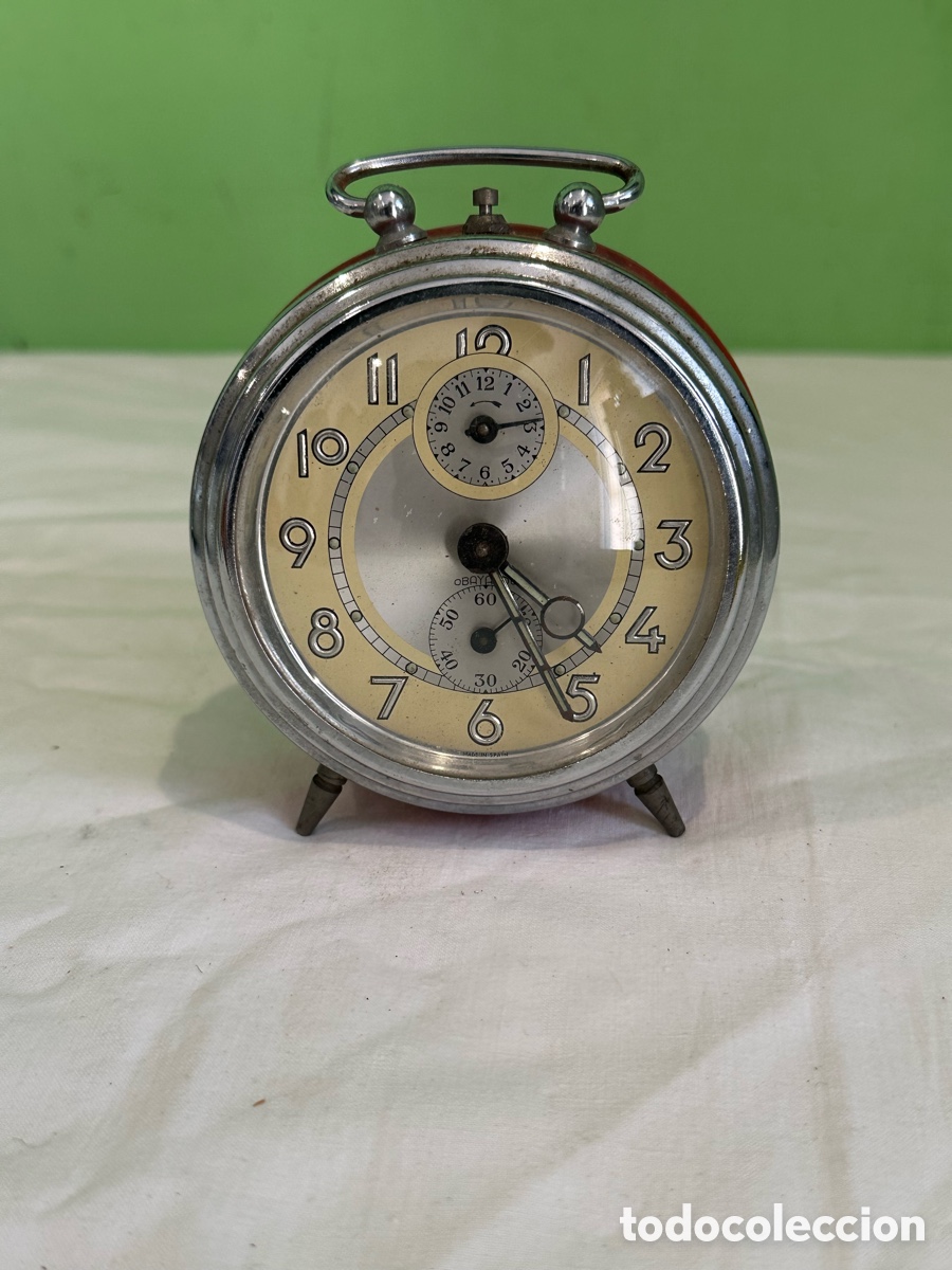 Despertadores antiguos: Reloj despertador vintage met&aacute;lico esfera doble segundero estilo cl&aacute;sico