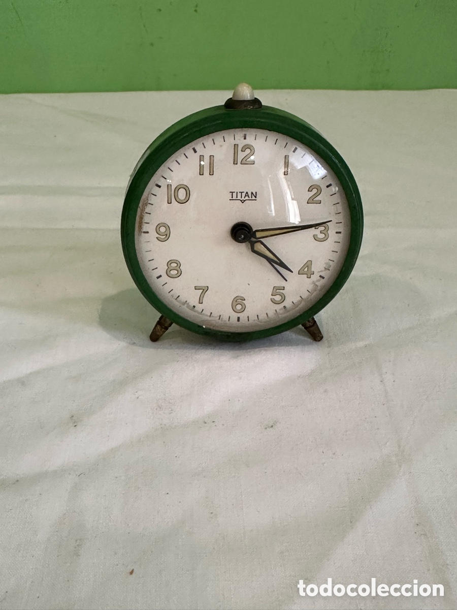 Despertadores antiguos: Reloj despertador vintage publicitario Pablo Mart&iacute;nez Puertollano