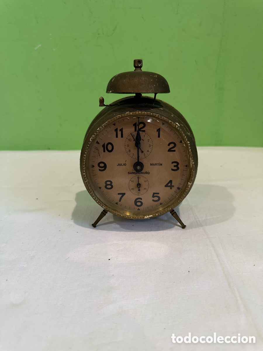 Despertadores antiguos: Reloj despertador antiguo JULIO MART&Iacute;N Sanchonu&ntilde;o mec&aacute;nico campana vintage