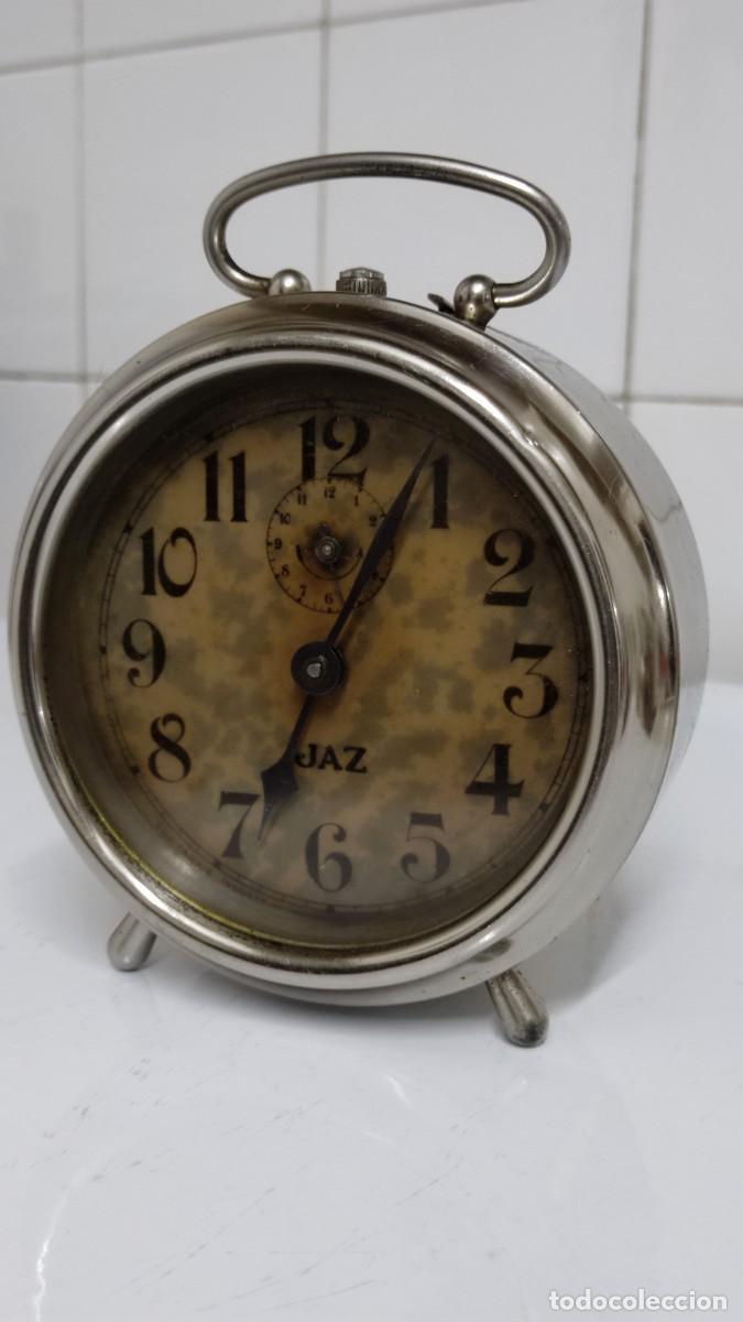 Despertadores antiguos: Antiguo reloj despertador Jaz