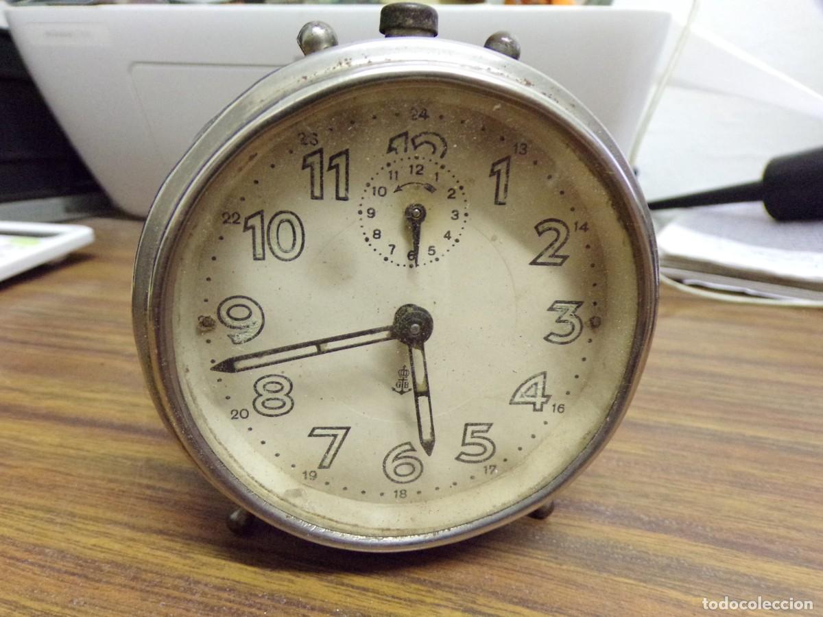 Despertadores antiguos: ESTAMOS LIQUIDANDO. antiguo reloj despertador g b. para restauraci&oacute;n. piezas, recambios
