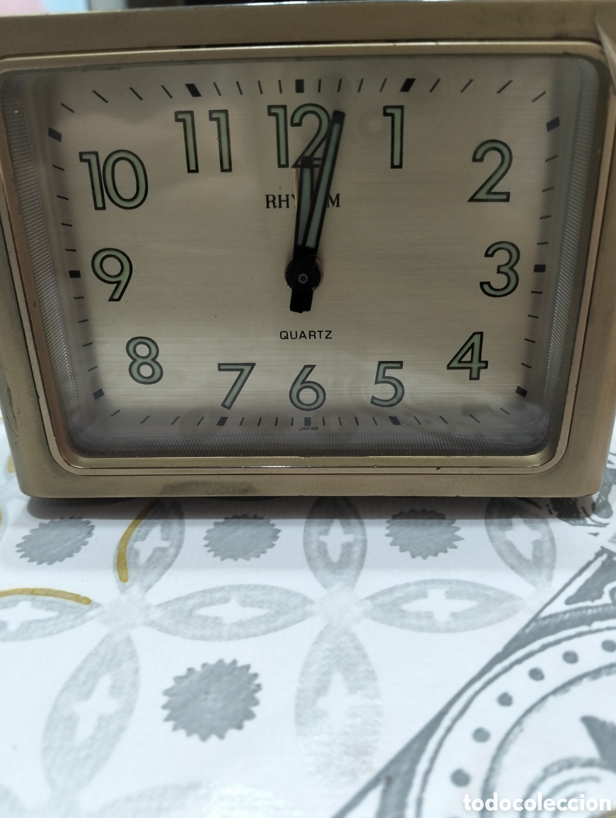 Despertadores antiguos: reloj despertador vintage de la marca Rhythm, modelo 4RA642