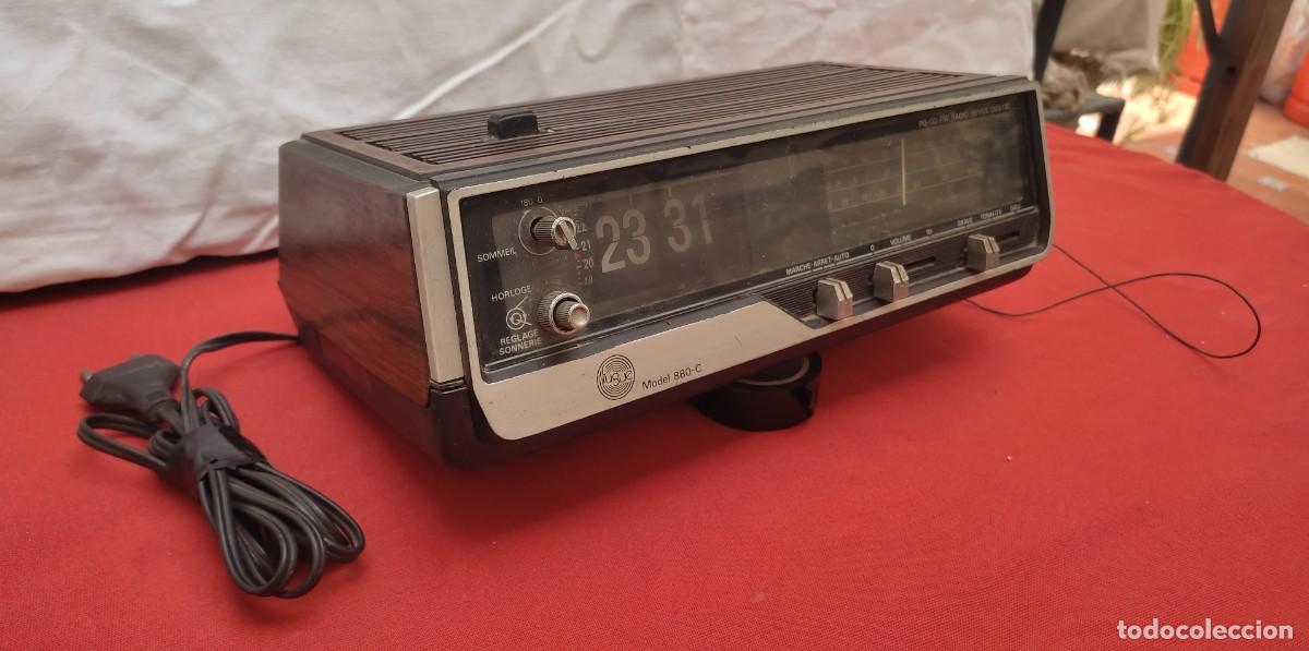 Despertadores antiguos: antiguo radio despertador de mesa Fugue Model 880-C