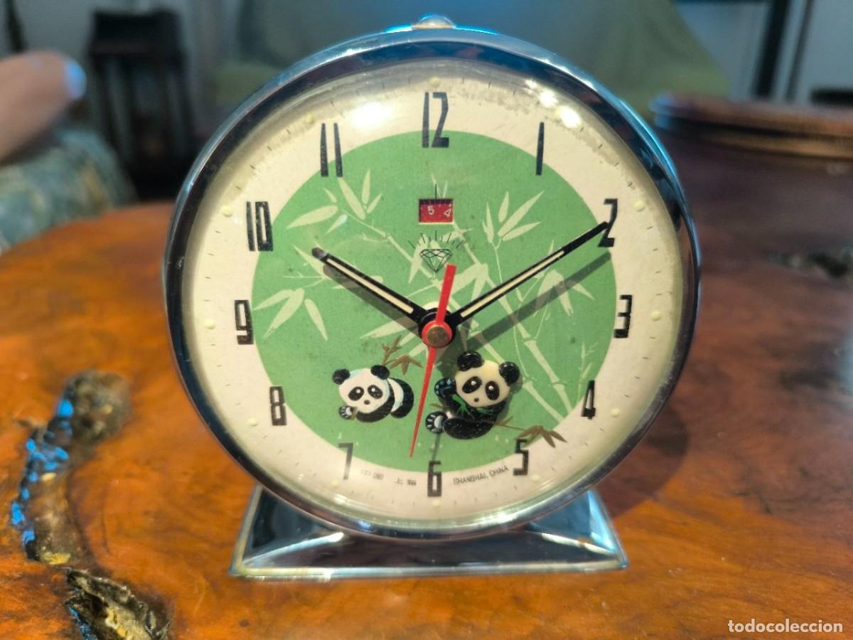 Despertadores antiguos: Vintage reloj despertador chino con osos panda. A cuerda FUNCIONANDO