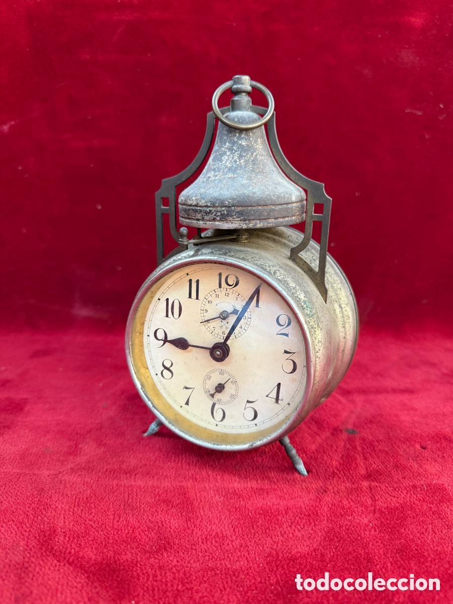 Despertadores antiguos: Precioso reloj despertador,estilo campanario,a&ntilde;os 30