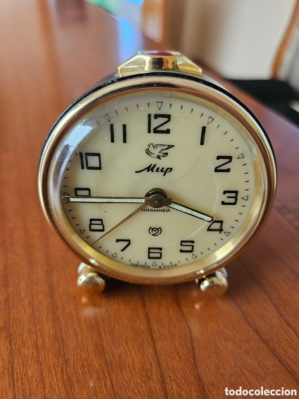 Despertadores antigos: Reloj despertador sovi&eacute;tico funcionando