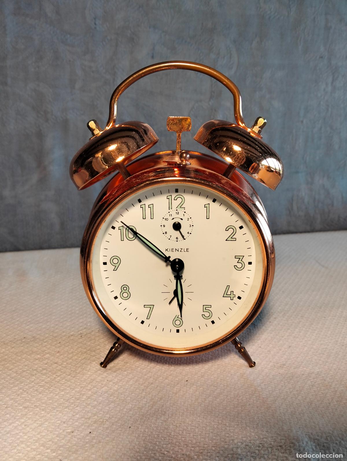 Despertadores antiguos: Reloj despertador color cobre dorado vintage kienzle