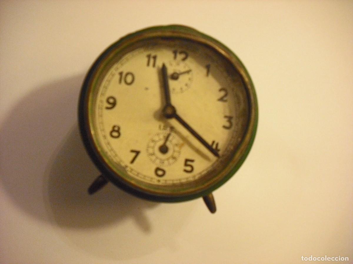 Despertadores antiguos: ANTIGUO RELOJ / DESPERTADOR I.R.E. DE COLOR VERDE